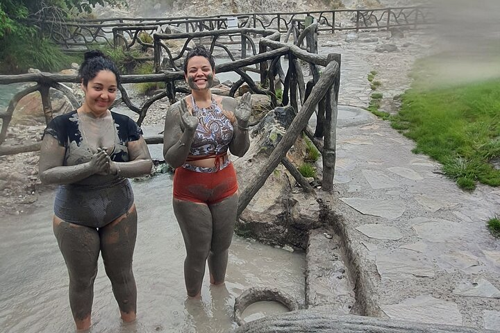Rainforest-sloths-frogs-mud bath-hotspring - Photo 1 of 11